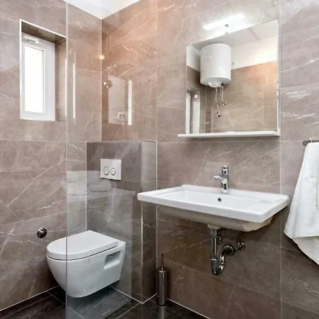 Maja Apartment *
